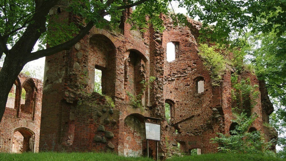 Ruiny zamku w Dobrej przejdą remont [ZDJĘCIA]