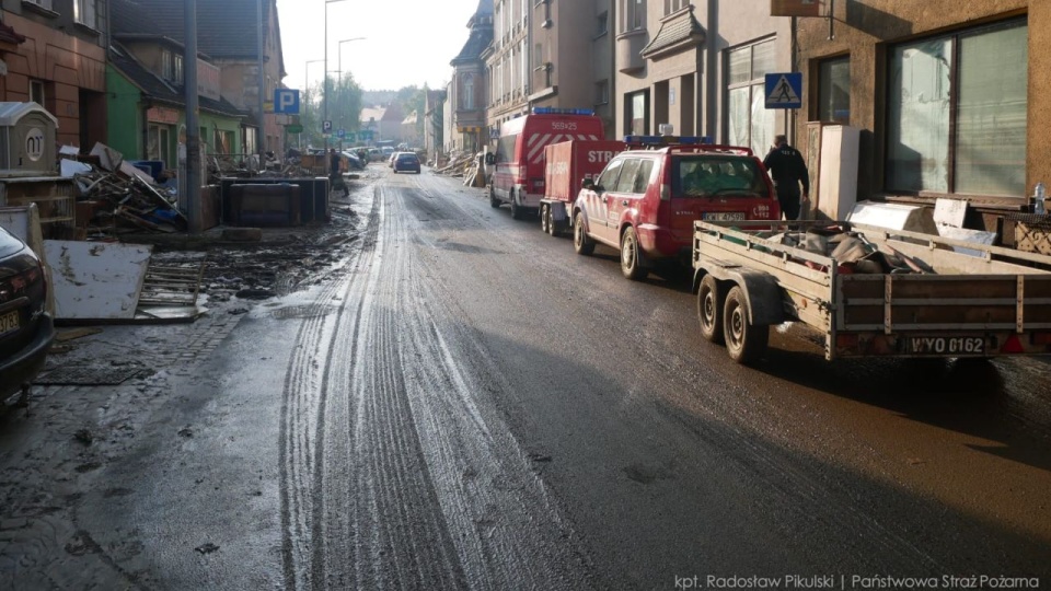 Potrzebnych będzie wielu wolontariuszy do sprzątania na terenach dotkniętych powodzią. źródło: https://x.com/KGPSP