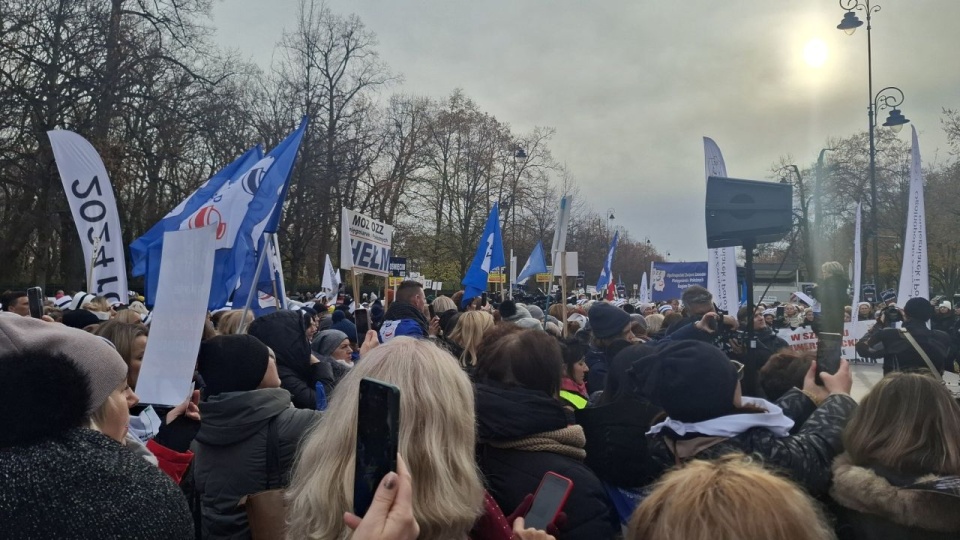 RSnW: pielęgniarki i położne przed Kancelarią Premiera RP [WIDEO]