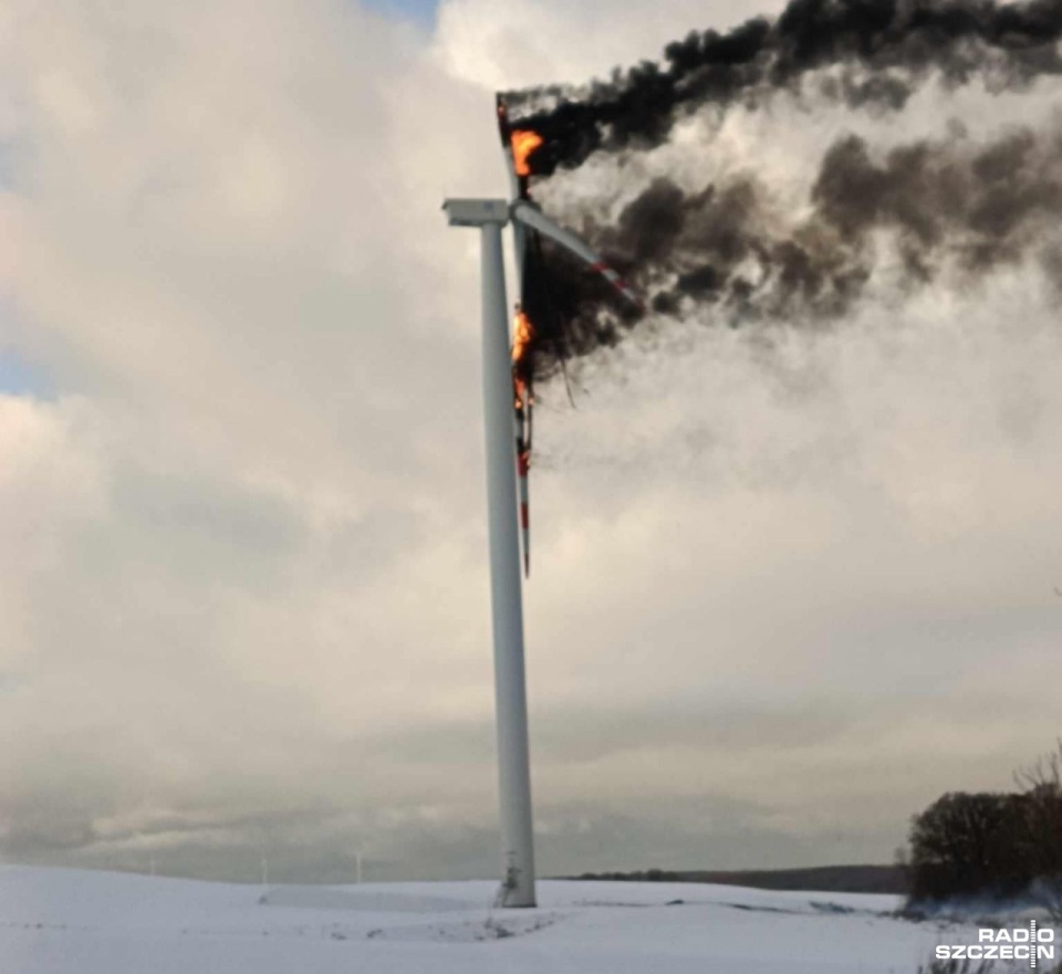 Pożar wiatraka. W ogniu turbina wiatrowa