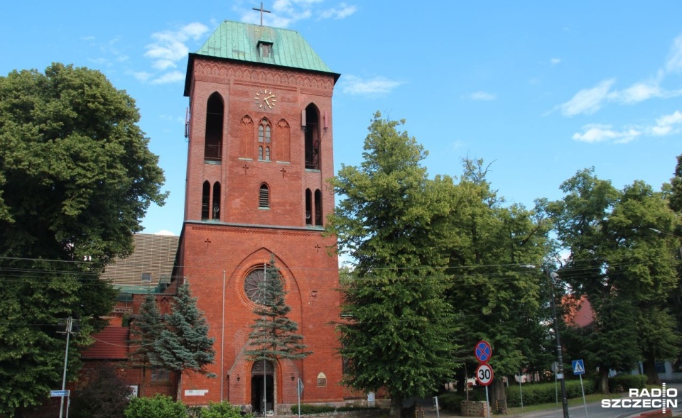 Parafia pod wezwaniem św. Ottona w Kamieniu Pomorskim. To jednocześnie konkatedra św. Jana Chrzciciela, czyli drugi kościół w Archidiecezji Szczecińsko-Kamieńskiej. Fot. Piotr Kołodziejski [Radio Szczecin]