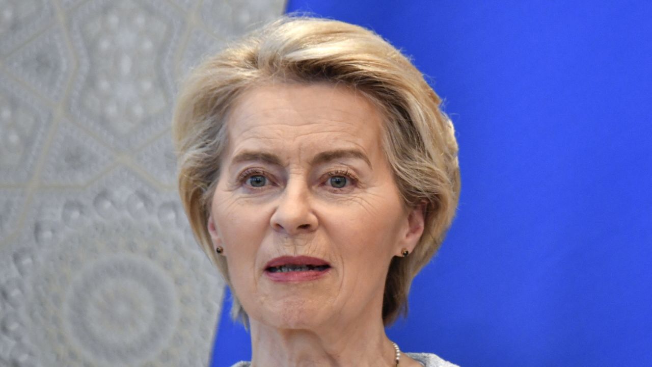 Barbarzyństwo - tak przewodnicząca Komisji Europejskiej nazwała rosyjskie ataki na ludność cywilną Ukrainy. W atakach na pociąg i dworzec kolejowy w Szostce w obwodzie sumskim zginęła jedna osoba, a około 30 zostało rannych.