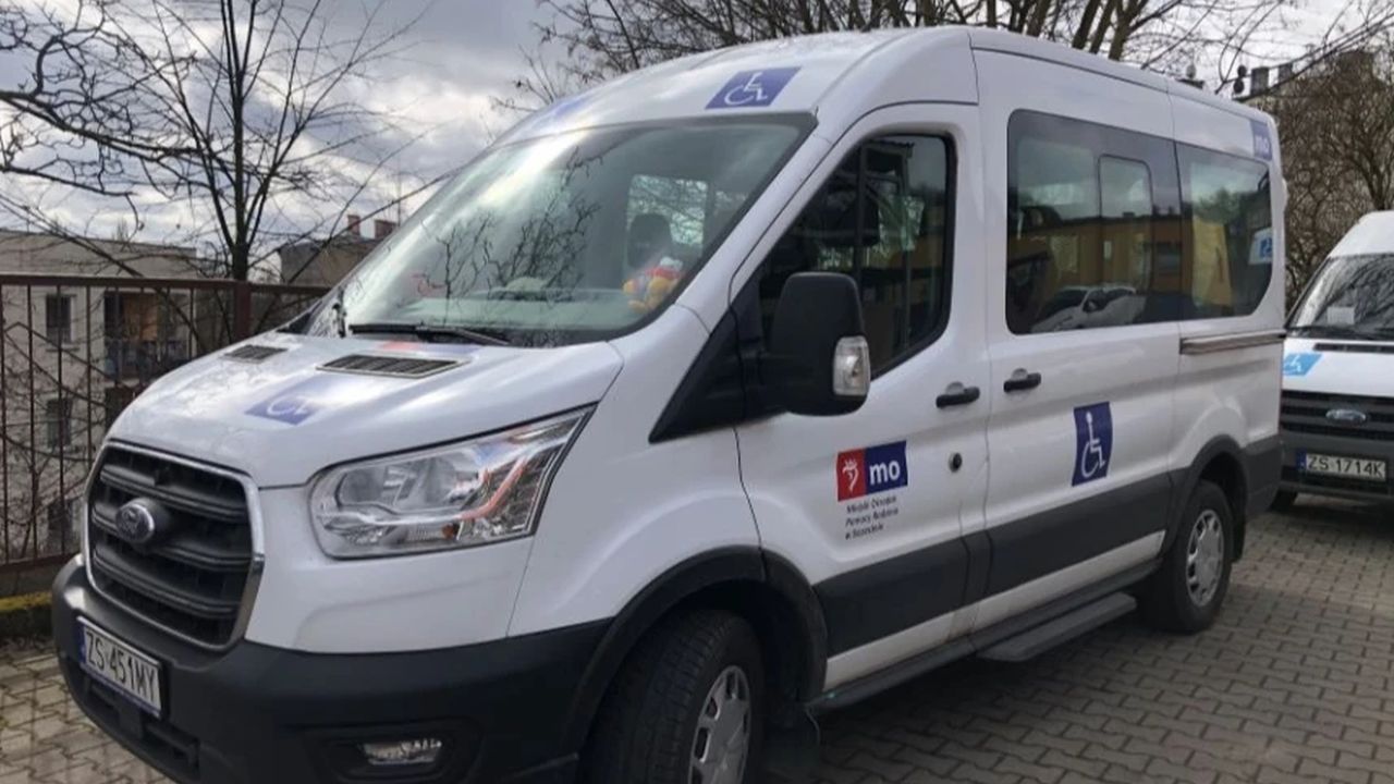 Osoby z orzeczeniem o niepełnosprawności mogą telefonicznie zamówić bezpłatny transport do lokalu wyborczego na terenie Szczecina.