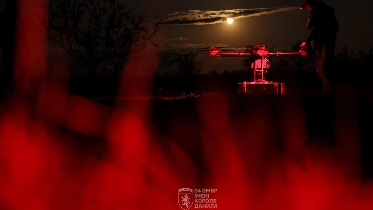 Na skutek zmasowanego rosyjskiego ataku powietrznego na Kijów zginęli cywile. Władze miasta Zaporoże informują o kilkunastu osobach rannych. Ofiar i poszkodowanych może być więcej.