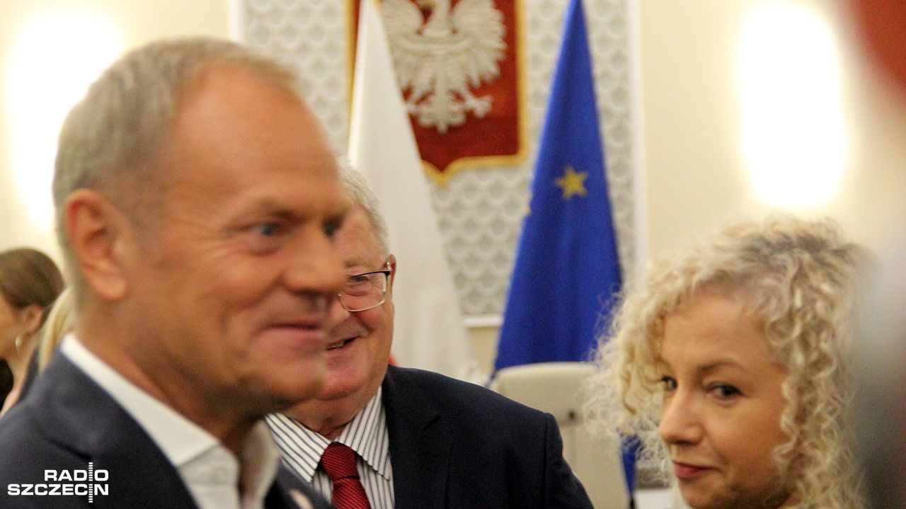 Rząd Donalda Tuska jest na półmetku. W sobotę mijają dwa lata od jego zaprzysiężenia. Z sondażu IBRiS dla Polskiego Radia 24 wynika, że niemal połowa Polaków jest przekonanych, iż obecny rząd szerokiej koalicji przetrwa kolejne dwa lata.