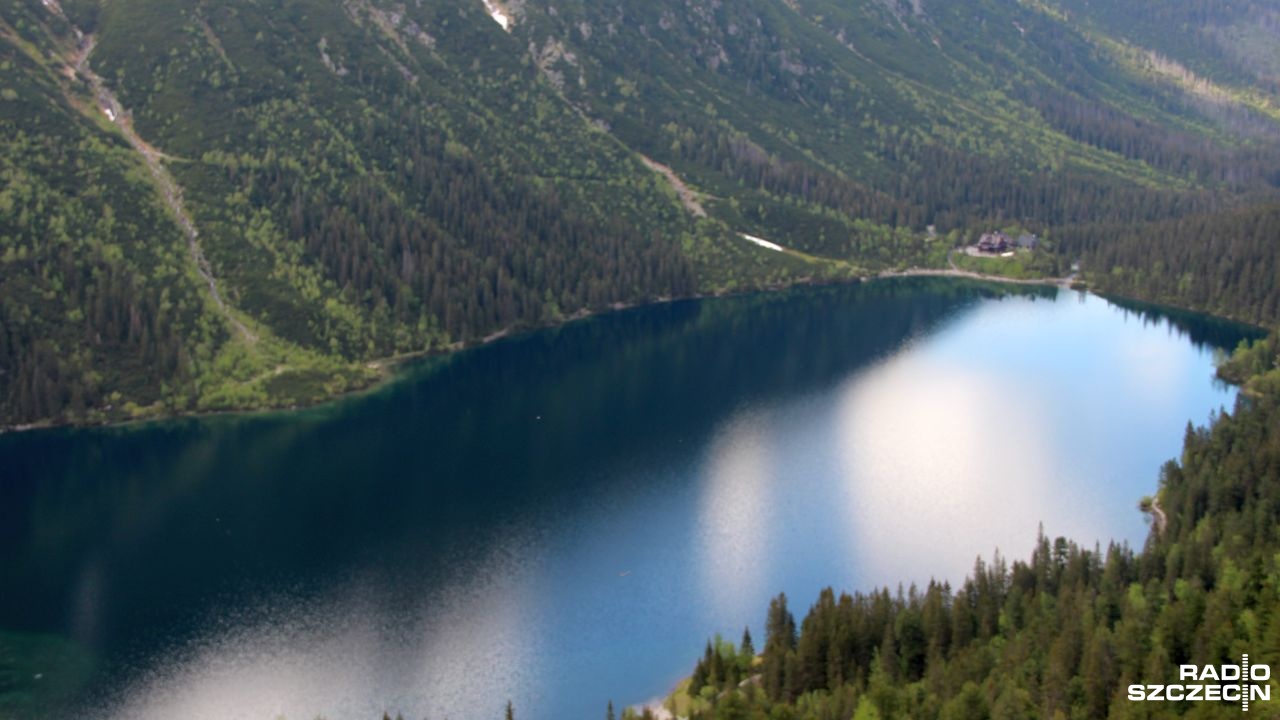 Wjechał samochodem nad Morskie Oko, teraz nie wjedzie do Polski i innych państw Strefy Schengen przez 5 lat. O decyzji w sprawie ukraińskiego influencera poinformował wiceminister spraw wewnętrznych i administracji Maciej Duszczyk.
