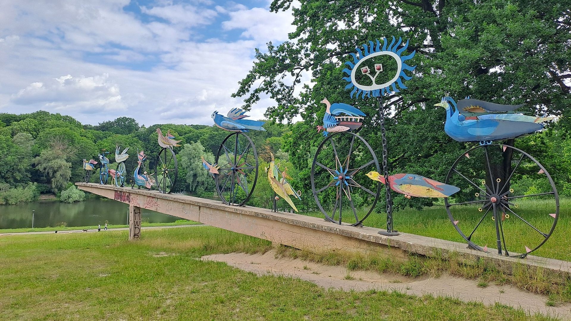 Ptasi Korowód przejdzie - a raczej przeleci - ulicami Szczecina. To wydarzenie Galerii Tworzę Się nawiązując do ich wystawy Rezerwat Totalny.