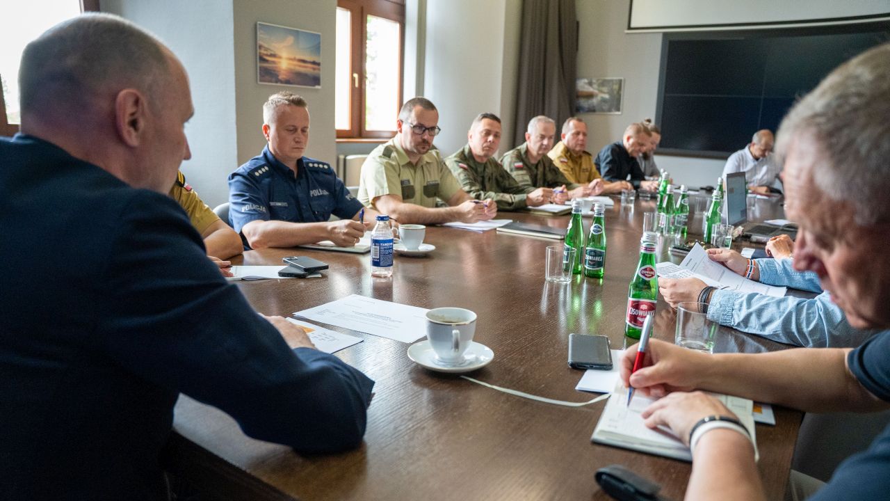 Wojewódzkie Centrum Zarządzania Kryzysowego, Wody Polskie albo Wojewódzki Inspektorat Ochrony Środowiska - te instytucje powinniśmy powiadomić, jeśli zauważymy większą liczbę śniętych ryb w Odrze.