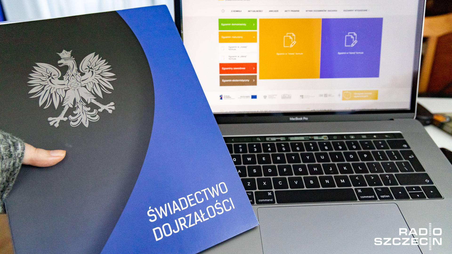 Ruszają poprawy matur. Ci, którym nie udało się zdać egzaminu w maju mają teraz drugą szansę.