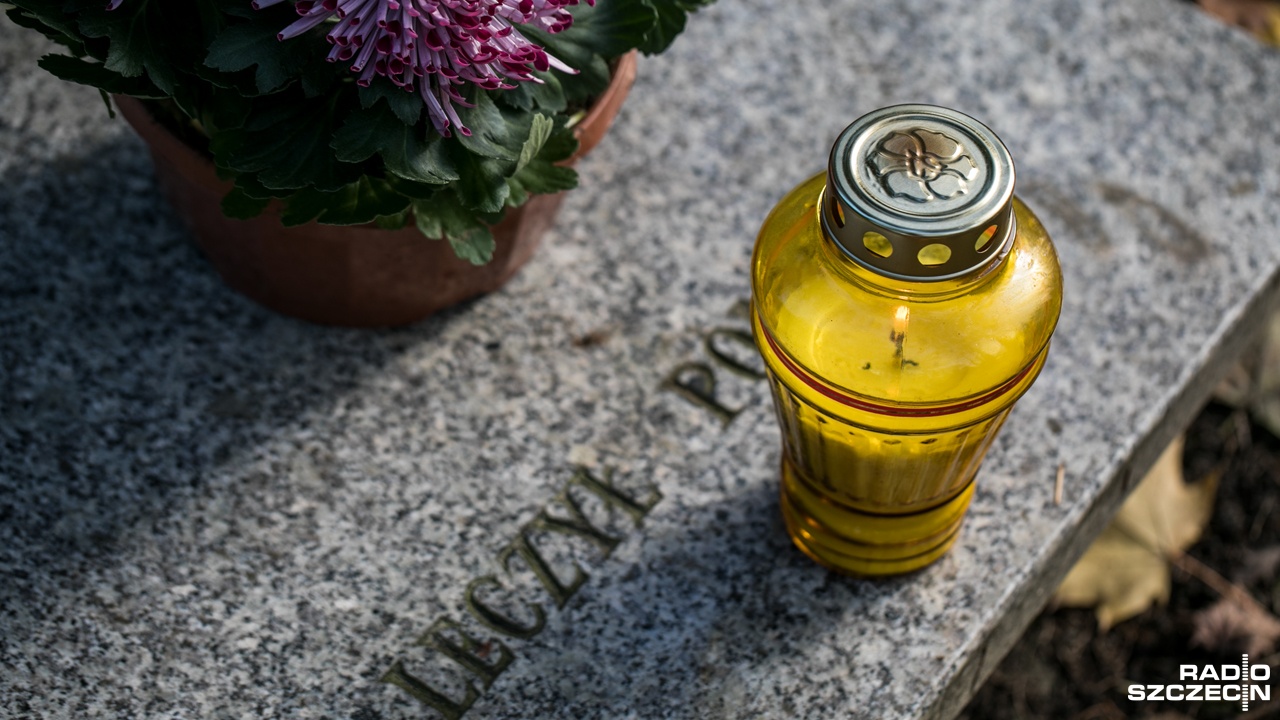 Prokuratura Okręgowa w Koszalinie zakwestionowała pobór części opłat cmentarnych w pięciu miastach regionu - Koszalinie, Kołobrzegu, Szczecinku, Wałczu i Sławnie.