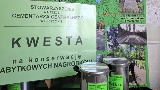 Szczecińskie Stowarzyszenie na Rzecz Cmentarz Centralnego podliczyło środki zebrane do puszek. 1 listopada wolontariusze uzbierali prawie 11 tysięcy złotych. Poza tym 34,33 euro, trzy funty i pięć pensów brytyjskich, jeden cent amerykański.