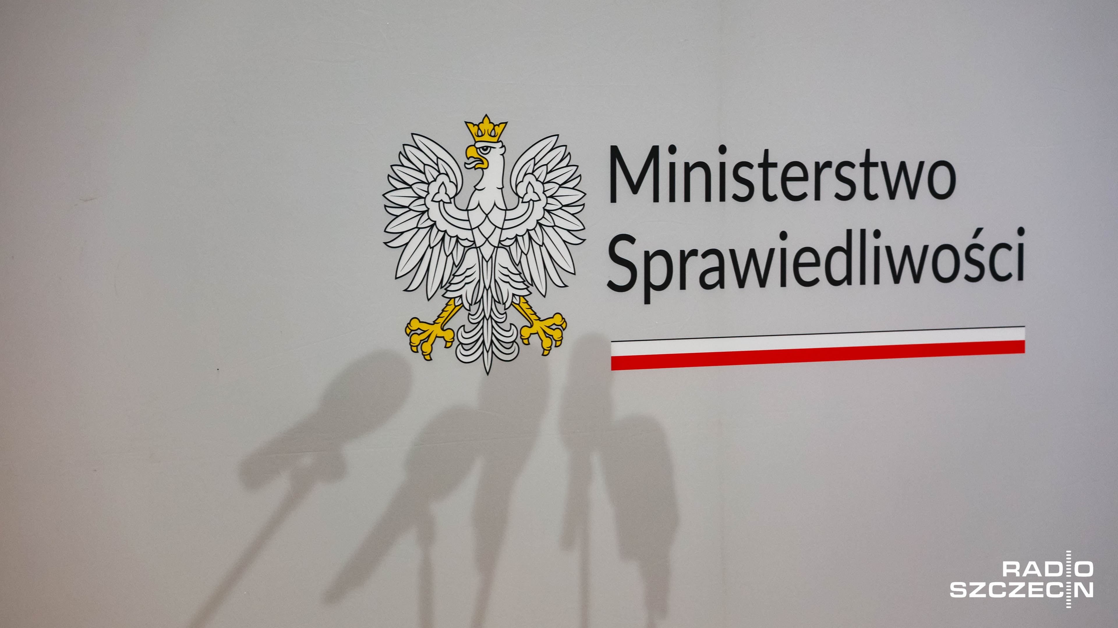 Ministerstwo Sprawiedliwości potwierdza złożenie zawiadomienia w sprawie prezesa Trybunału Konstytucyjnego Bogdana Święczkowskiego. Pismo sędziego Sławomira Patyry wpłynęło do resortu w poniedziałek.