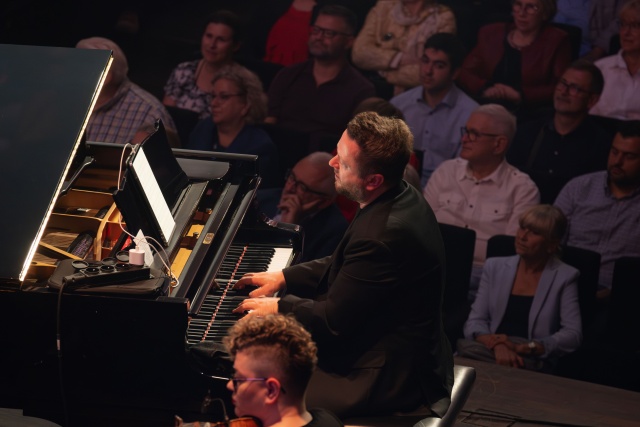 Paweł Tomaszewski – pianista, kompozytor, aranżer. Fot. Dariusz Gorajski Muzyka z "Coincidence" nominowana do Fryderyka w Złotej Sali Filharmonii [ZDJĘCIA]