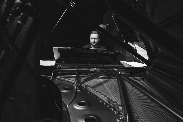 Paweł Tomaszewski – pianista, kompozytor, aranżer. Fot. Marcin Zaborowski Muzyka z "Coincidence" nominowana do Fryderyka w Złotej Sali Filharmonii [ZDJĘCIA]