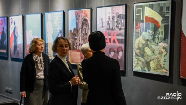 Fot. Robert Stachnik [Radio Szczecin] Plakaty poświęcone żołnierzom AK. Wystawa w Przełomach [WIDEO, ZDJĘCIA]