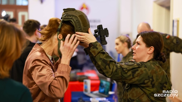 Fot. Robert Stachnik [Radio Szczecin] Wojskowe zajęcia na Politechnice Morskiej. "Szkolenie powinno być obowiązkowe" [WIDEO, ZDJĘCIA]