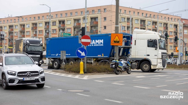 Fot. Robert Stachnik [Radio Szczecin] Zablokowane centrum Szczecina. Protest transportowców [WIDEO, ZDJĘCIA]