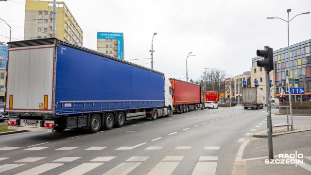 Fot. Robert Stachnik [Radio Szczecin] Zablokowane centrum Szczecina. Protest transportowców [WIDEO, ZDJĘCIA]