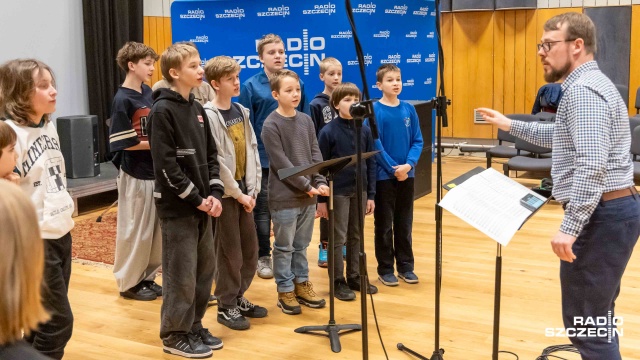 Szczeciński Chór Chłopięcy „Słowiki” pod dyrekcją Kamila Szałaty w Studiu Koncertowym im. Jana Szyrockiego Radia Szczecin . Fot. Robert Stachnik [Radio Szczecin].jpg Będzie płyta Chóru Chłopięcego „Słowiki” na 65-lecie istnienia [ZDJĘCIA]