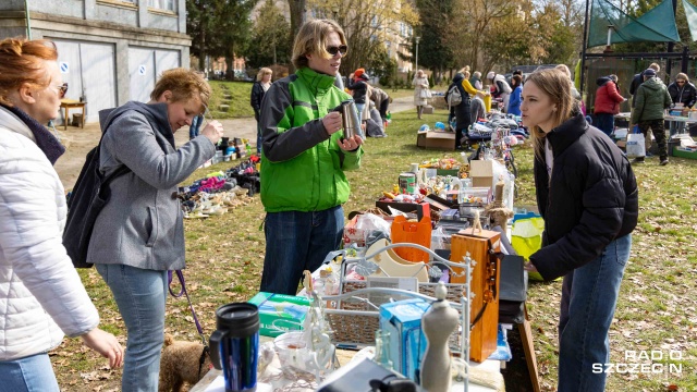 Fot. Robert Stachnik [Radio Szczecin] Charytatywny pchli targ dla chorego Adasia [WIDEO, ZDJĘCIA]