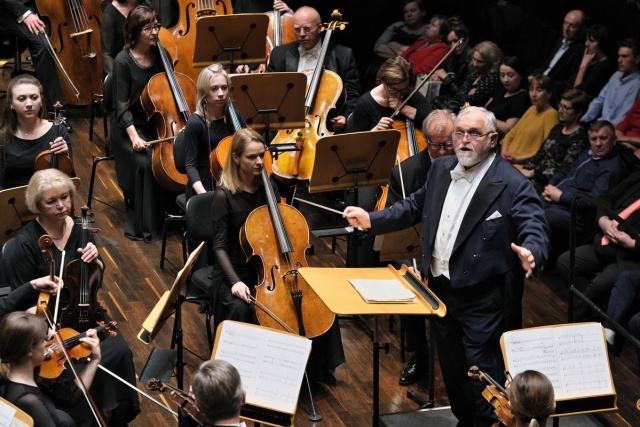 Jerzy Salwarowski – dyrygent. Fot. Filharmonia w Szczecinie Jerzy i Hubert Salwarowscy w Złotej Sali Filharmonii [ZDJĘCIA]