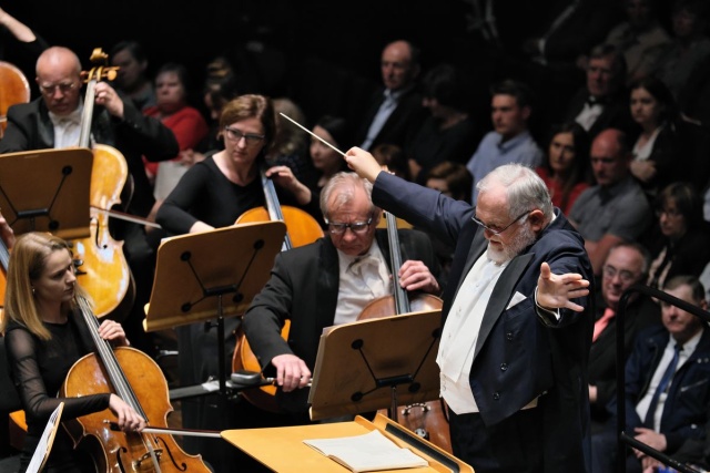 Jerzy Salwarowski – dyrygent. Fot. Filharmonia w Szczecinie Jerzy i Hubert Salwarowscy w Złotej Sali Filharmonii [ZDJĘCIA]
