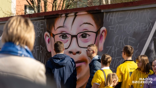Fot. Robert Stachnik [Radio Szczecin] "Zmienić sposób postrzegania i pokazać drugą stronę". Powstał mural [WIDEO, ZDJĘCIA]