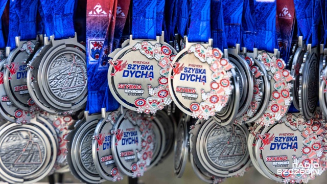 Fot. Robert Stachnik [Radio Szczecin] Ponad tysiąc biegaczy opanowało centrum Pyrzyc [WIDEO, ZDJĘCIA]