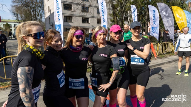 Fot. Robert Stachnik [Radio Szczecin] Ponad tysiąc biegaczy opanowało centrum Pyrzyc [WIDEO, ZDJĘCIA]