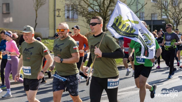 Fot. Robert Stachnik [Radio Szczecin] Ponad tysiąc biegaczy opanowało centrum Pyrzyc [WIDEO, ZDJĘCIA]