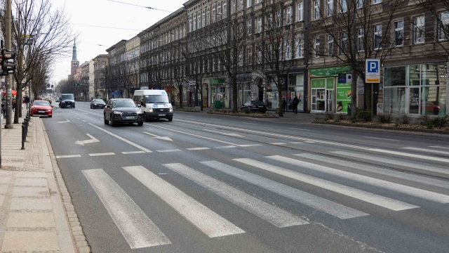 Fot. Robert Stachnik [Radio Szczecin] Problem z nawierzchnią na Krzywoustego [WIDEO, ZDJĘCIA]