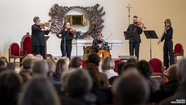 Fot. Kamila Kozioł [Radio Szczecin] "Chwyta za serce, łzy mi lecą". Koncert w kościele seminaryjnym [ZDJĘCIA]