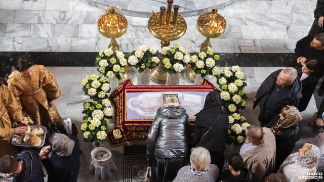 Fot. Kamila Kozioł [Radio Szczecin] Szczecinianie odwiedzają tradycyjne Groby Pańskie [WIDEO, ZDJĘCIA]