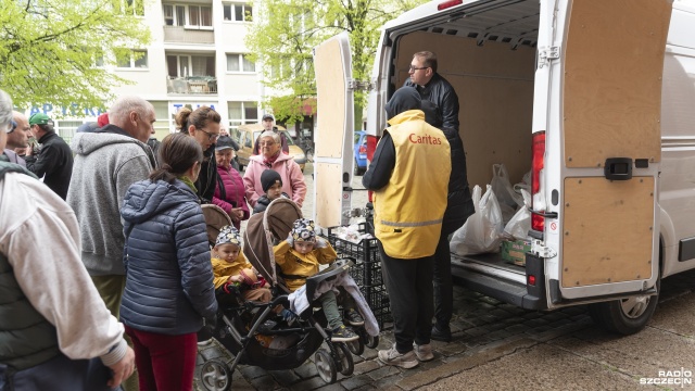 Fot. Kamila Kozioł [Radio Szczecin] Święconka Jakubowa dla ubogich. Caritas obdarował potrzebujących [WIDEO, ZDJĘCIA]