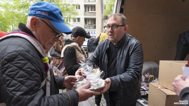 Fot. Kamila Kozioł [Radio Szczecin] Święconka Jakubowa dla ubogich. Caritas obdarował potrzebujących [WIDEO, ZDJĘCIA]