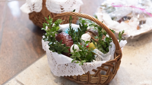 Fot. Kamila Kozioł [Radio Szczecin] Święconka Jakubowa dla ubogich. Caritas obdarował potrzebujących [WIDEO, ZDJĘCIA]