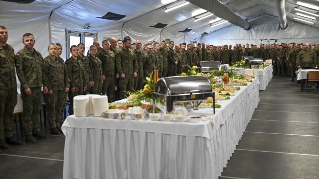 Fot. ppor. Manuela Kaczyńska Żołnierze 12. SDZ świętują daleko od domu [ZDJĘCIA]