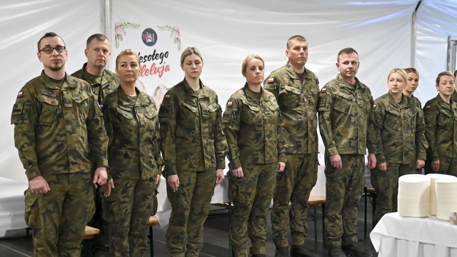 Fot. ppor. Manuela Kaczyńska Żołnierze 12. SDZ świętują daleko od domu [ZDJĘCIA]