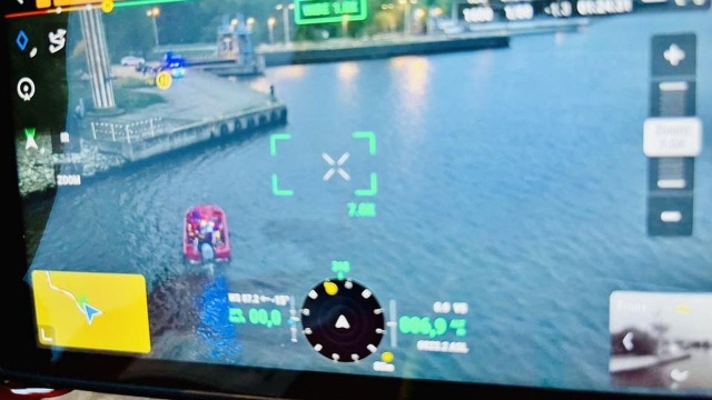 Fot. WOPR Świnoujście Auto na dnie Kanału Piastowskiego w Świnoujściu [ZDJĘCIA]