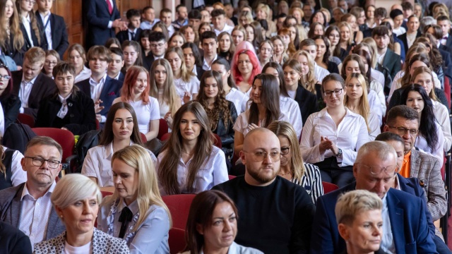 Fot. Robert Stachnik [Radio Szczecin] Zakończenie roku szkolnego maturzystów. "Będę tęsknić do tego, co się działo na przerwie" [WIDEO, ZDJĘCIA]