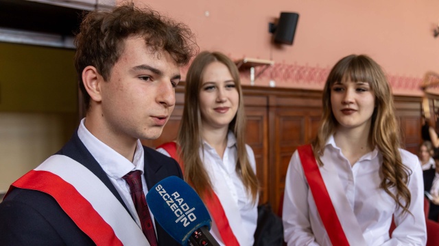 Fot. Robert Stachnik [Radio Szczecin] Zakończenie roku szkolnego maturzystów. "Będę tęsknić do tego, co się działo na przerwie" [WIDEO, ZDJĘCIA]