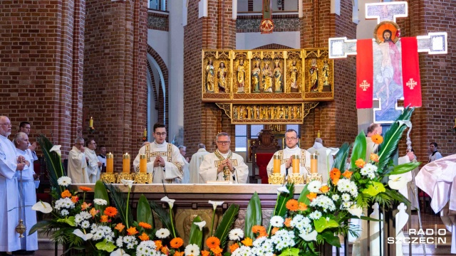 Fot. Robert Stachnik [Radio Szczecin] Modlitwy za papieża Franciszka w katedrze [ZDJĘCIA]