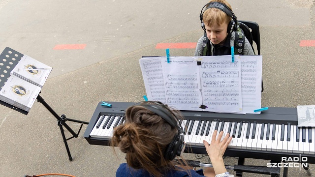 Silent Piano w ramach festiwalu Szczecin Classic. Fot. Robert Stachnik [Radio Szczecin] Niecodzienny koncert Silent Piano na Wałach Chrobrego [WIDEO, ZDJĘCIA]