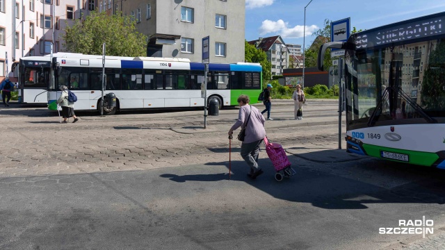 Fot. Robert Stachnik [Radio Szczecin] Mieszkańcy: drożeją bilety komunikacji miejskiej, ale... nie można ich kupić [ZDJĘCIA]
