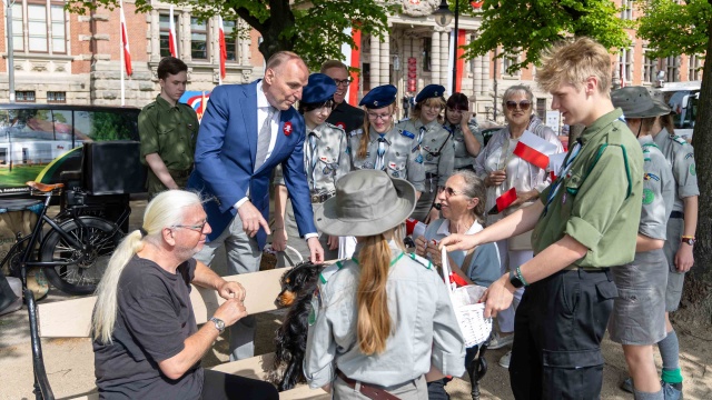 Fot. Robert Stachnik [Radio Szczecin] Za dar krwi otrzymali biało-czerwone flagi. Szczecin świętuje [WIDEO, ZDJĘCIA]