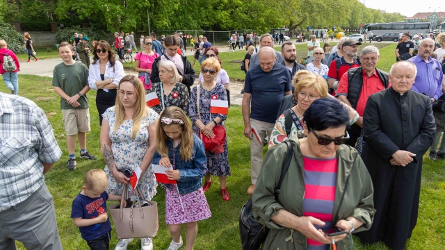 Fot. Robert Stachnik [Radio Szczecin] Szczecin składa hołd Biało-Czerwonej [ZDJĘCIA]