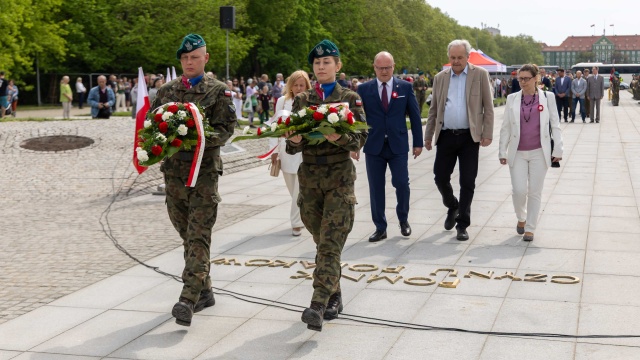 Fot. Robert Stachnik [Radio Szczecin] Szczecin składa hołd Biało-Czerwonej [ZDJĘCIA]
