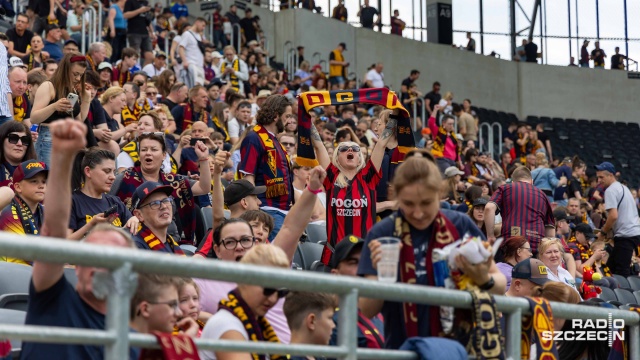 Fot. Robert Stachnik [Radio Szczecin] "Ja sobie popłaczę, a kibice, którzy są od tylu lat z Pogonią, oby doczekali..." [WIDEO, ZDJĘCIA]