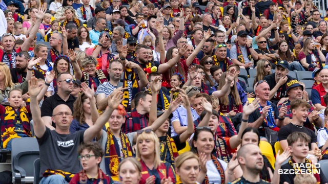 Fot. Robert Stachnik [Radio Szczecin] "Ja sobie popłaczę, a kibice, którzy są od tylu lat z Pogonią, oby doczekali..." [WIDEO, ZDJĘCIA]