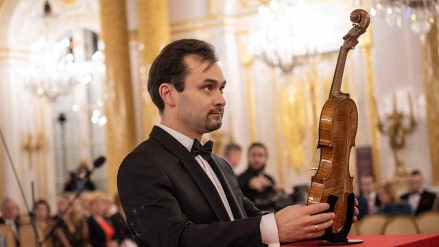 Janusz Wawrowski w Zamku Królewskim w Warszawie 4 grudnia 2018 roku. Uroczysty akt nadania imienia Polonia pierwszemu Stradivariusowi (1685 rok) zakupionemu w powojennej Polsce. Fot. Kinga Karpati, Daniel Zarewicz Prof. Janusz Wawrowski zagra na skrzypcach Stradivariusa podczas 7. Festiwalu Szczecin Classic [ZDJĘCIA]